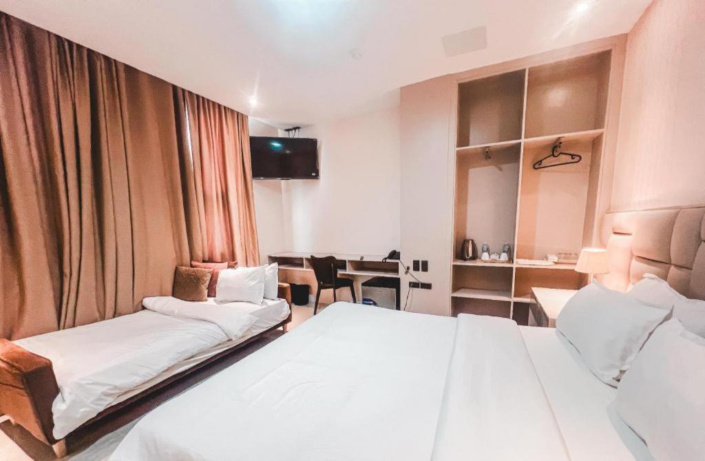 Lavero Suites Калибо Екстериор снимка
